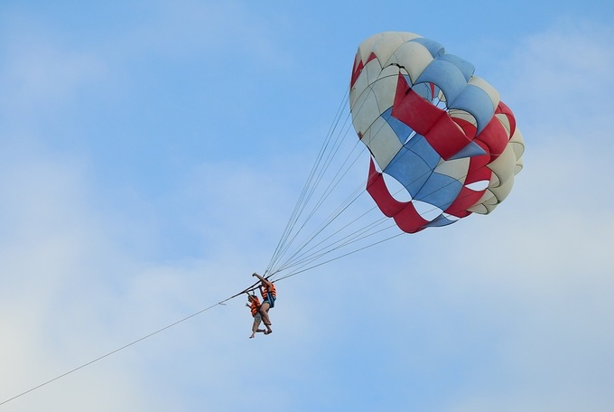 Biển Hạ Long ken đặc người ngày nghỉ lễ